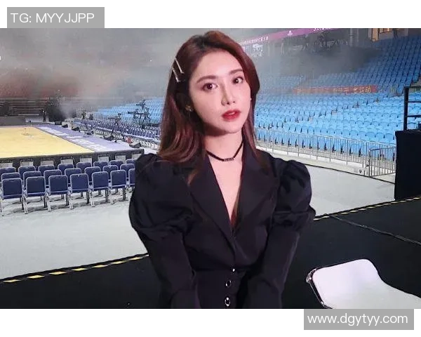 美娜对足球明星的热爱与追逐背后的故事与情感探讨 美娜对足球明星的热爱与追逐背后的故事与情感探讨