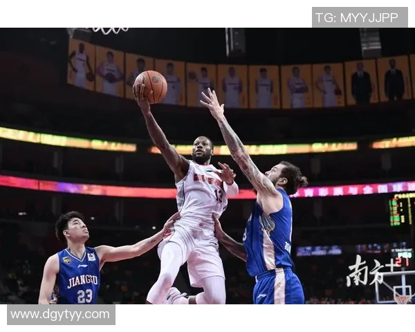 西安足球队在世界锦标赛积分榜上以80分稳居第一名展现强大实力 西安足球队在世界锦标赛积分榜上以80分稳居第一名展现强大实力